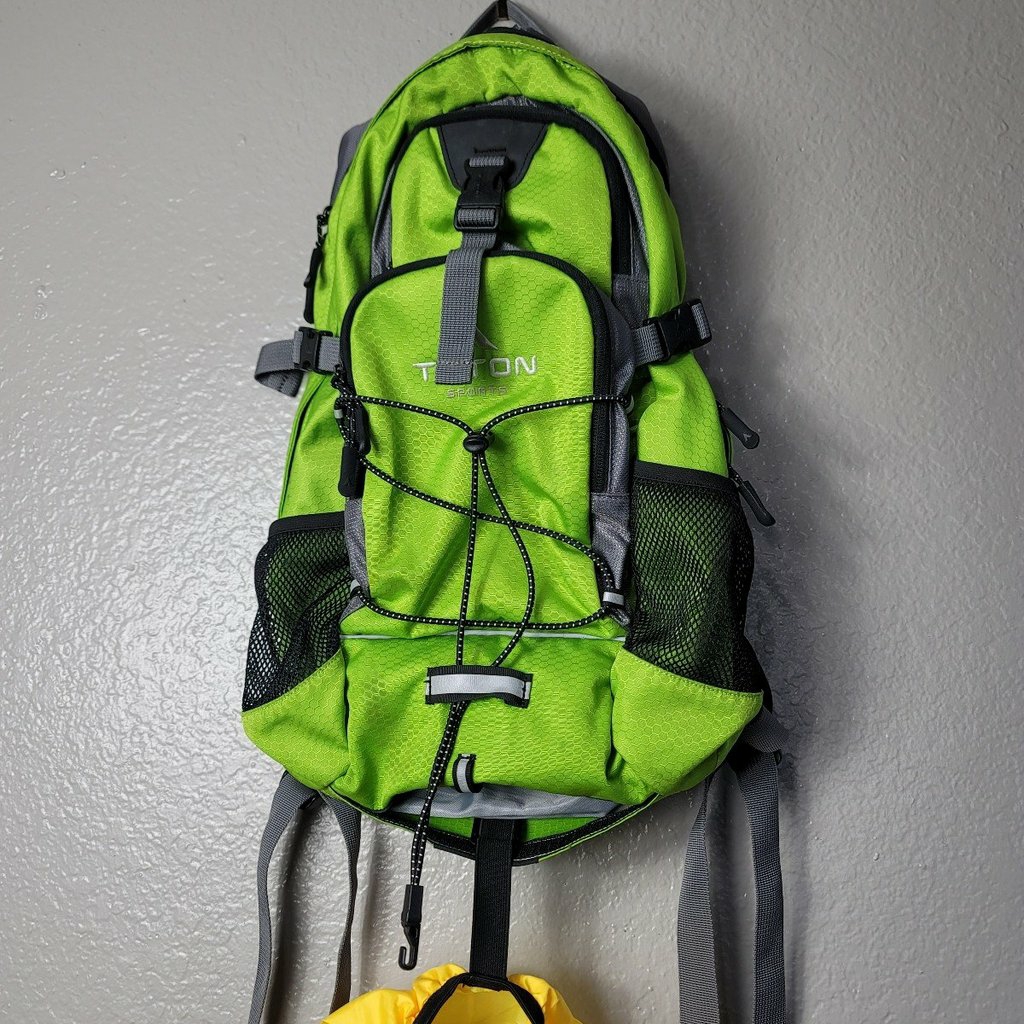 Teton Sports Oasis 1100 Hydration Hiking Backpack Green